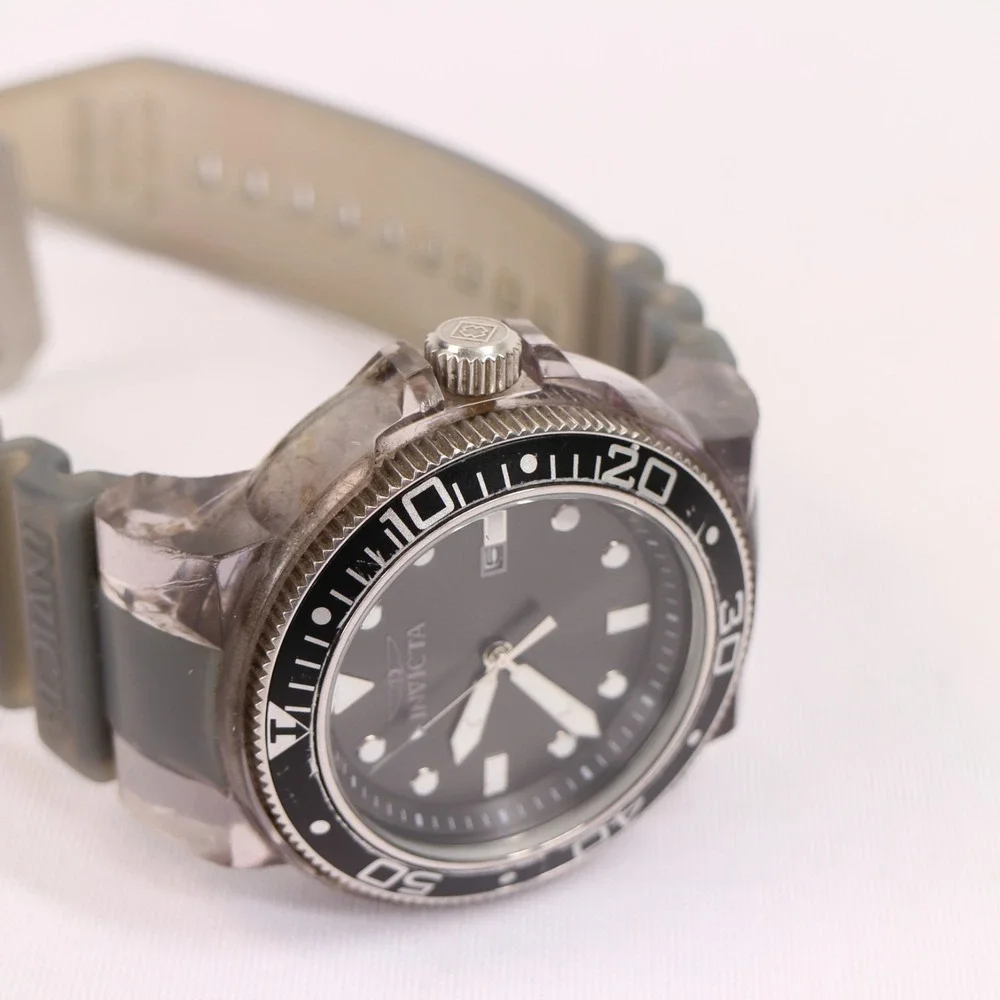 Invicta Pro Diver 32330 Quartz Men Wristwatch Black Dial Analog Gray Silicone